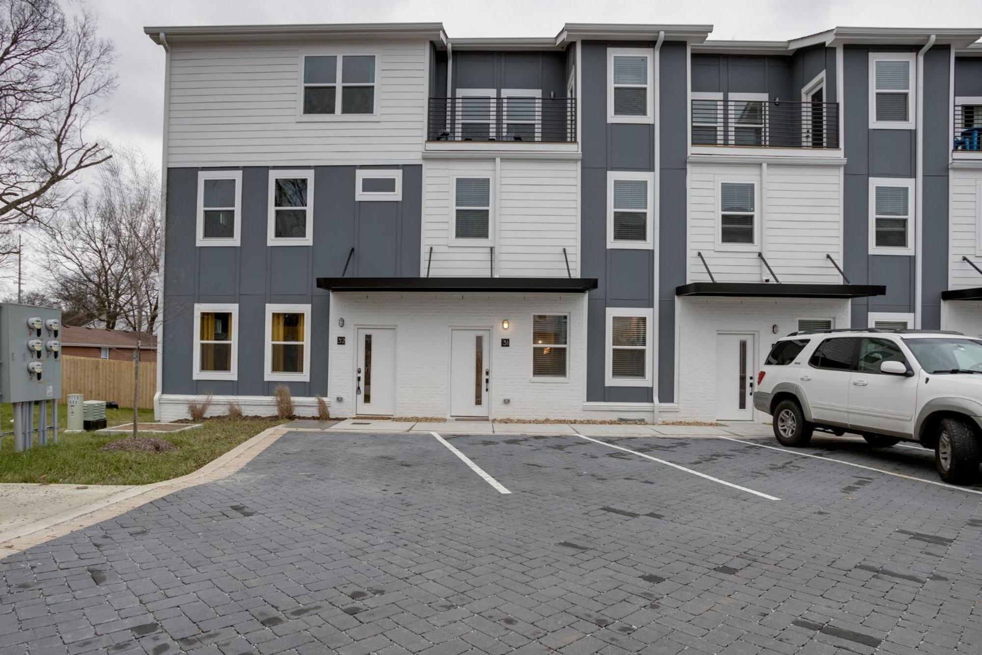 Modern Townhome, 10Min To Downtown! 8Min To Grand Ole Opry! Sleeps 8! Nashville Exterior photo